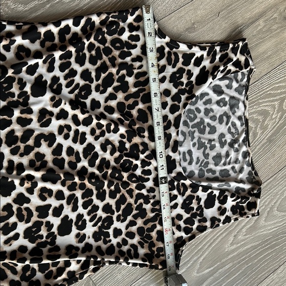 Leopard Print Sleeveless Top - Picture 3 of 6
